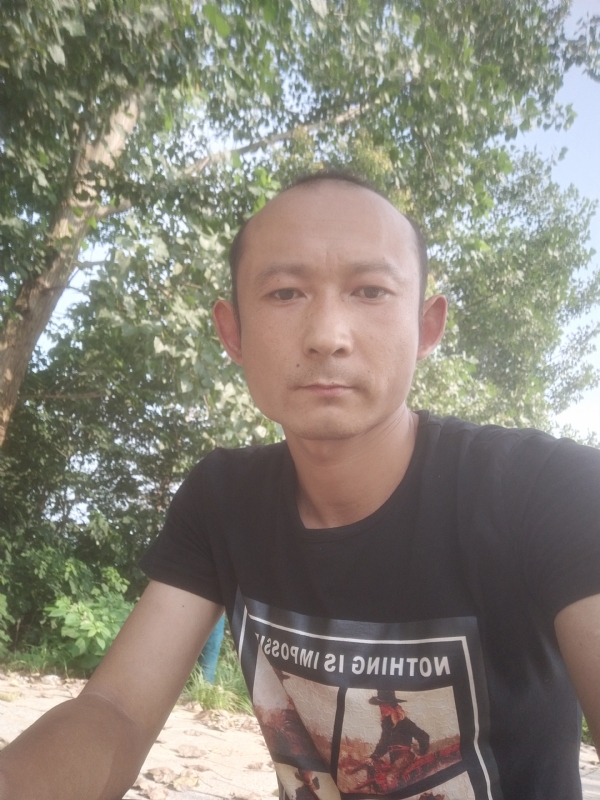 80大叔的第一张照片--银川相亲服务中心