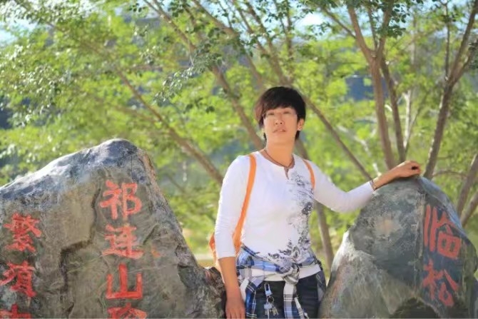弱水河边青春草的第一张照片--银川相亲服务中心