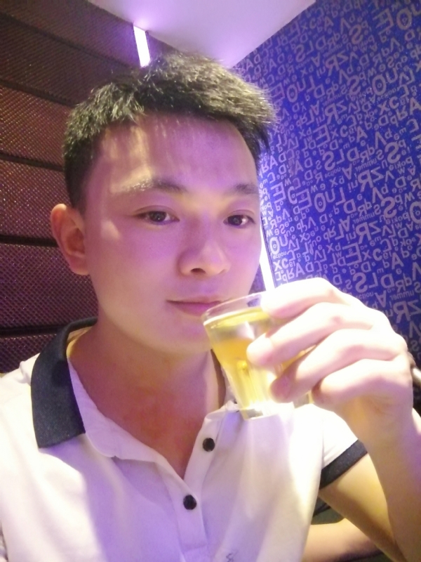 幸福的拥抱的第一张照片--银川相亲服务中心