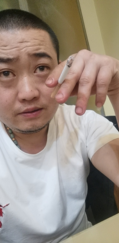 孤独的螃蟹的第一张照片--银川相亲服务中心