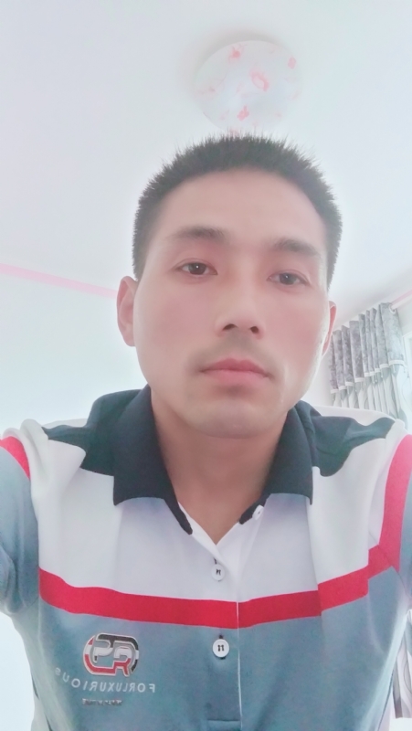 染红尘世的第一张照片--银川相亲服务中心
