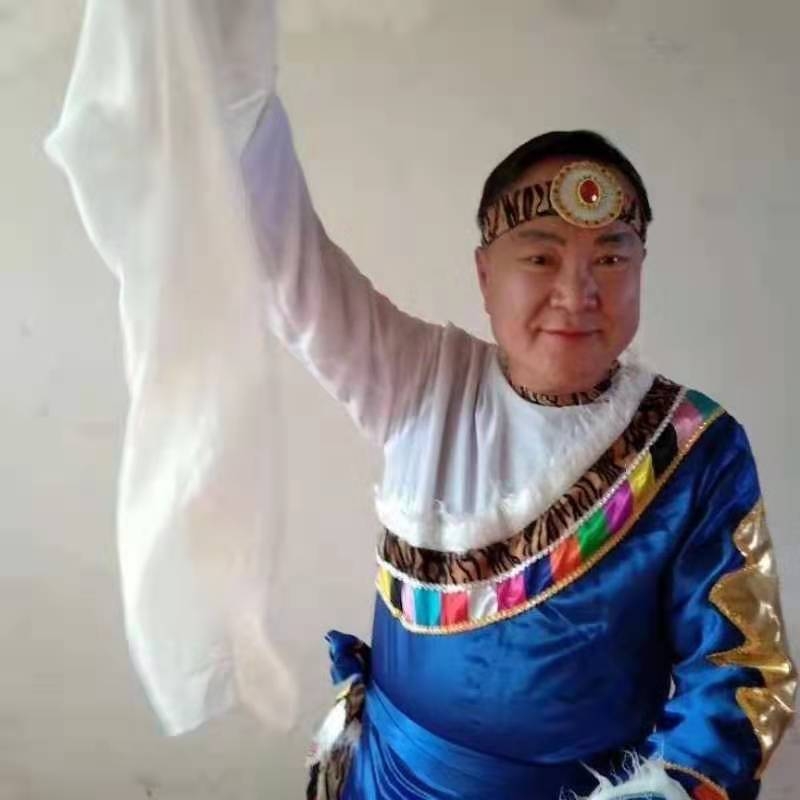 走在冷风中的第一张照片--银川相亲服务中心