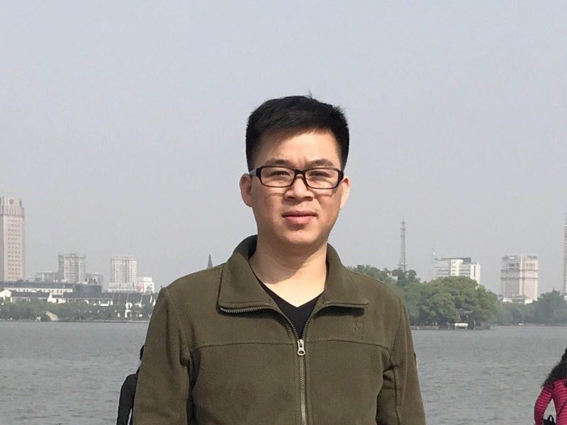 孔雀鱼的第一张照片--银川相亲服务中心