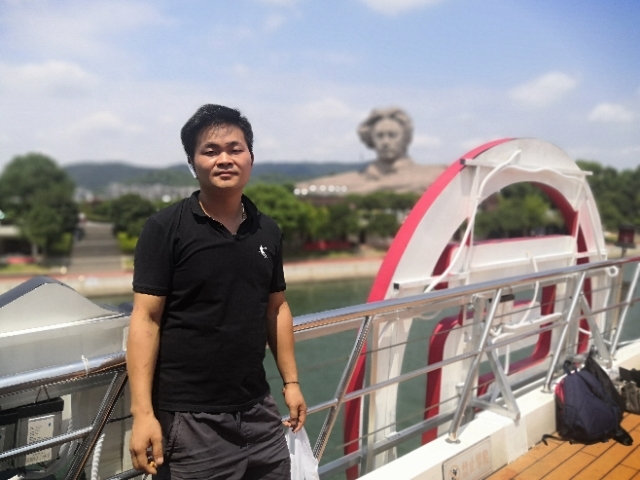 龙的传人的第一张照片--银川相亲服务中心
