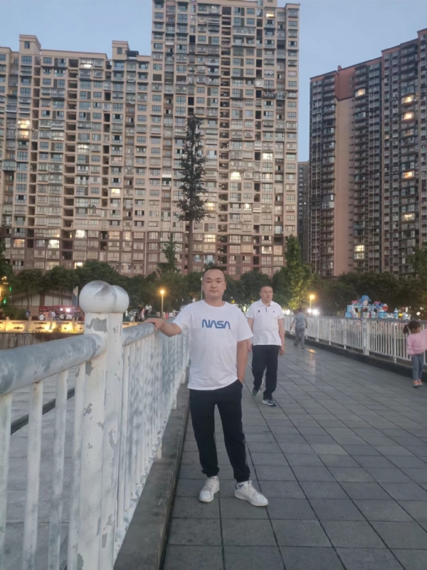 寂寞的男人的第一张照片--银川相亲服务中心