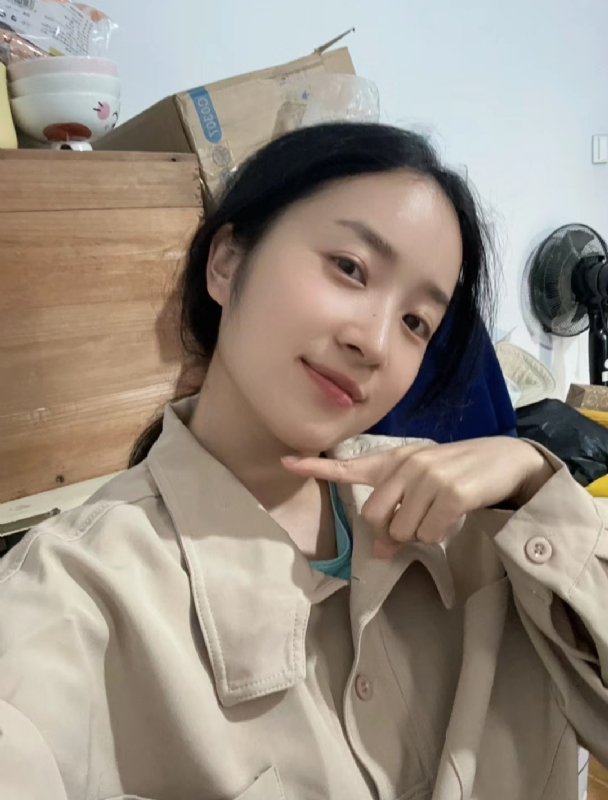 多喝热水的第二张照片--银川相亲服务中心