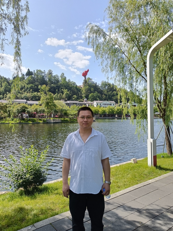 风雨相伴的第一张照片--银川相亲服务中心