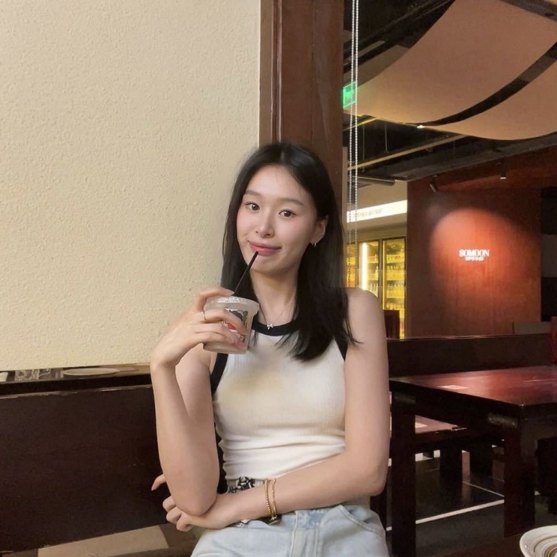 羽毛的第一张照片--银川相亲服务中心